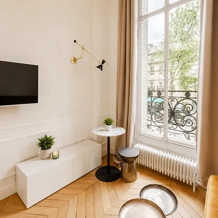 De Standing 4 - Tour Eiffel/invalides Appartement *
